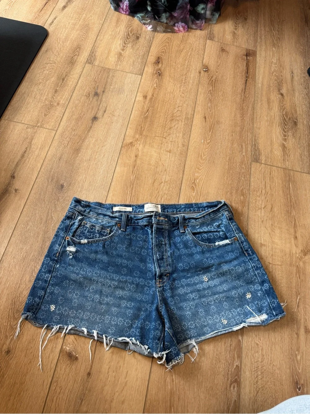 Universal Thread floral print denim shorts 90s baggy size 14